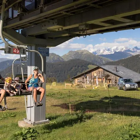 Appartamento Areches, 4 Pers, Telesiege A 5 Mn A Pied, Grande Terrasse En Rdj